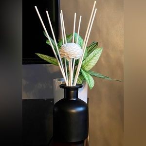 Reed Diffuser - Lavender and Sandalwood
